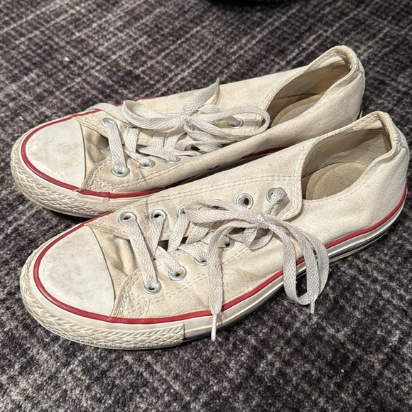 White converse - gently used - Picture 2 of 4